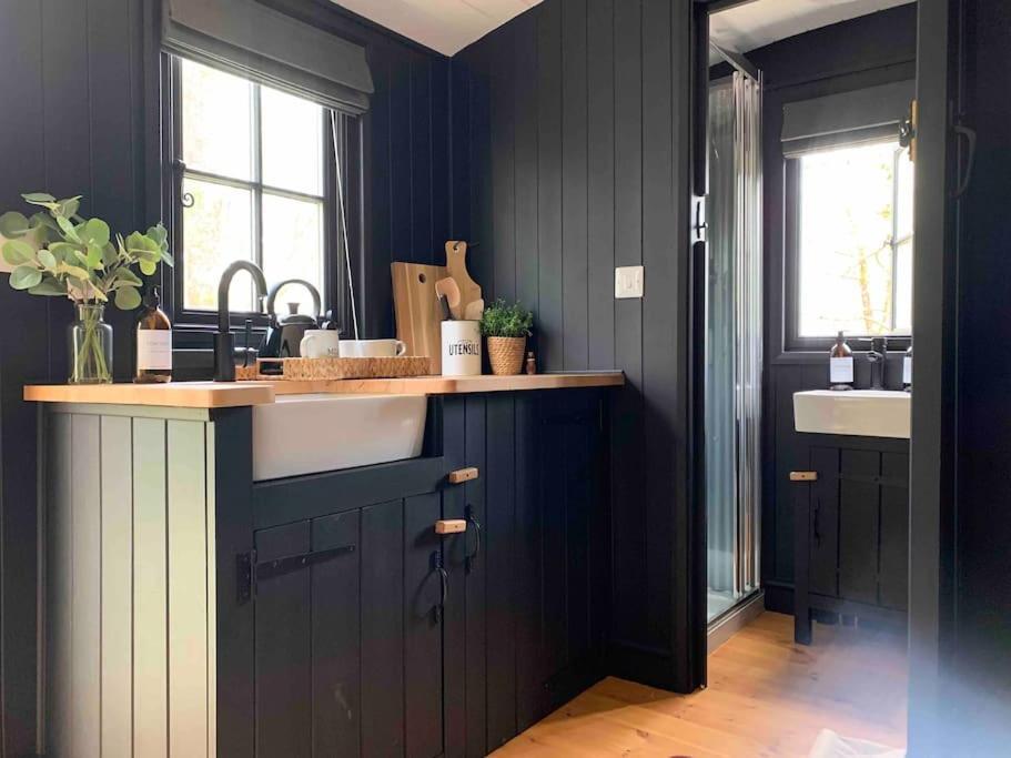 Cornwall Woodland Shepherd'S Hut - Dennis Hut Bodmin Buitenkant foto