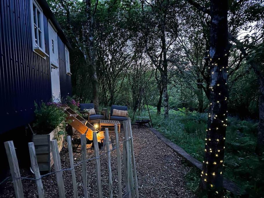 Cornwall Woodland Shepherd'S Hut - Dennis Hut Bodmin Buitenkant foto